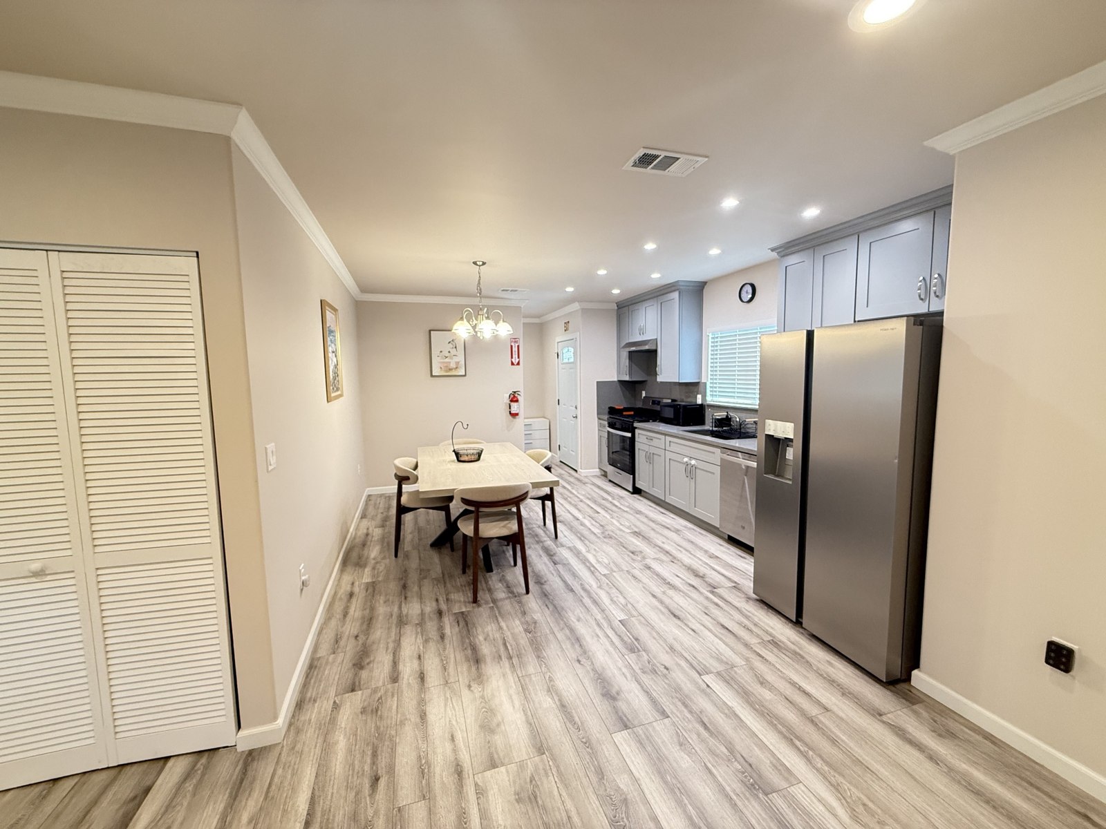 Dining table beside the kitchen